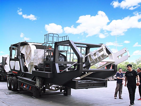 紅星汽車(chē)車(chē)載一體式移動(dòng)碎石機(jī)盛行市場(chǎng)，機(jī)器美價(jià)格更美