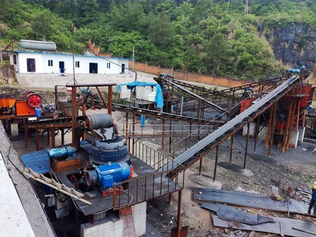 每小時200噸的整套石灰石破碎設(shè)備，預(yù)計投資多少錢