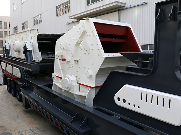 河南時(shí)產(chǎn)200噸反擊式移動破碎機(jī)-會跑的石料廠