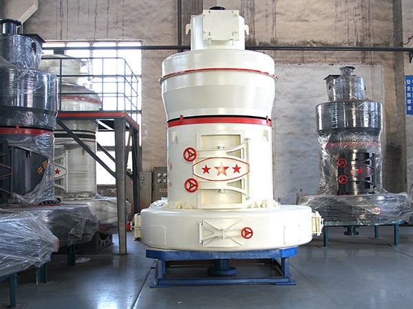 河南雷蒙磨粉機多少錢一臺？（時產(chǎn)15噸左右）