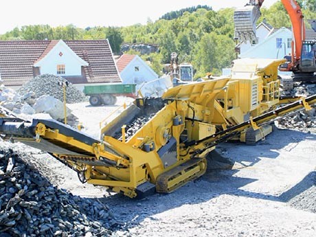 混凝土路面破碎機(jī)械-移動(dòng)式破碎機(jī)一機(jī)當(dāng)先，實(shí)干擔(dān)當(dāng)！