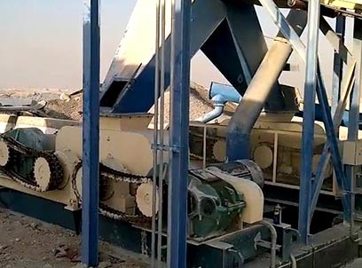 小型對輥式破碎機(jī)制砂洗沙現(xiàn)場案例