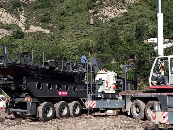 大型移動(dòng)式石子粉碎機(jī)設(shè)備種類、型號(hào)及配置詳解