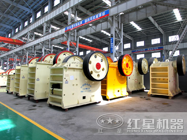 顎式破碎機現(xiàn)場
