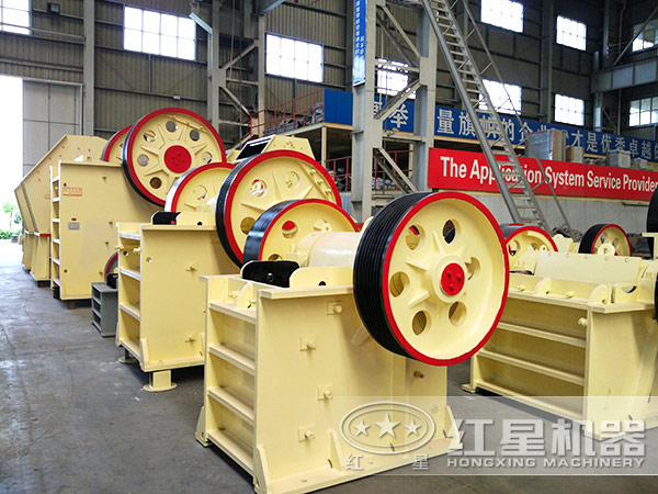 石子粉碎機(jī)現(xiàn)場(chǎng)