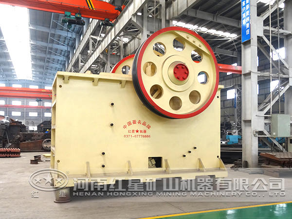 葉臘石破碎機(jī)圖片