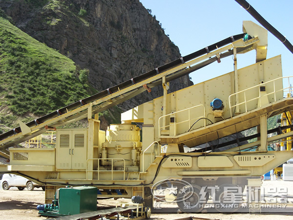 移動(dòng)式破碎站現(xiàn)場(chǎng)圖