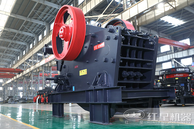 大型顎式破碎機(jī)時(shí)產(chǎn)量高達(dá)1000噸