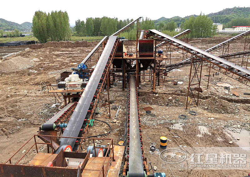 露天石料生產(chǎn)線現(xiàn)場(chǎng)