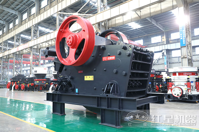 顎式碎石機(jī)，深腔設(shè)計(jì)、破碎產(chǎn)量更大