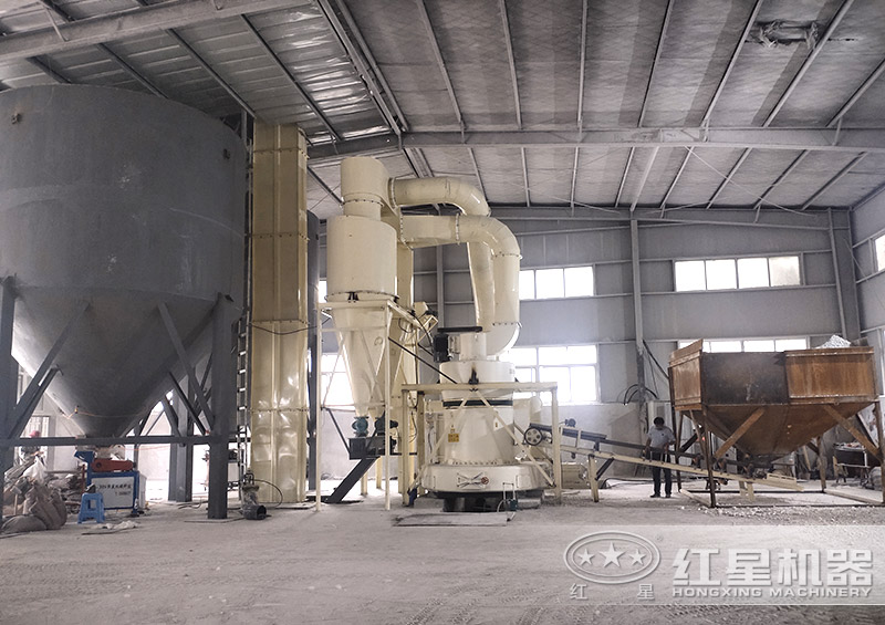 雷蒙磨是礦石磨粉生產(chǎn)線常見設(shè)備，棒磨機也不以外