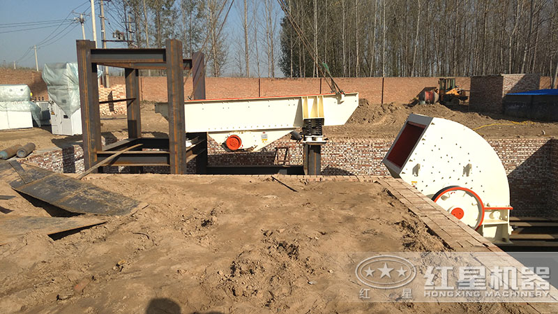 錘式破碎機(jī)客戶安裝現(xiàn)場(chǎng)