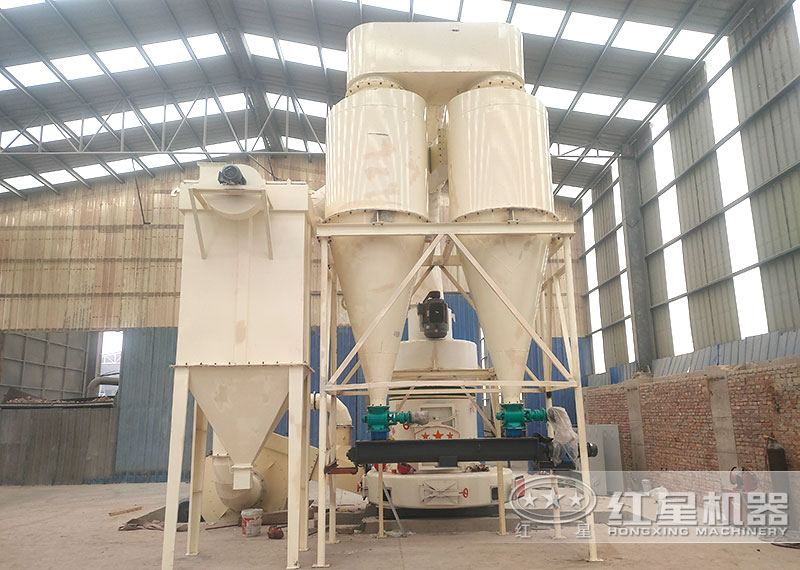 雷蒙磨粉機(jī)出料300目一小時(shí)產(chǎn)量多少？買(mǎi)下來(lái)多少錢(qián)