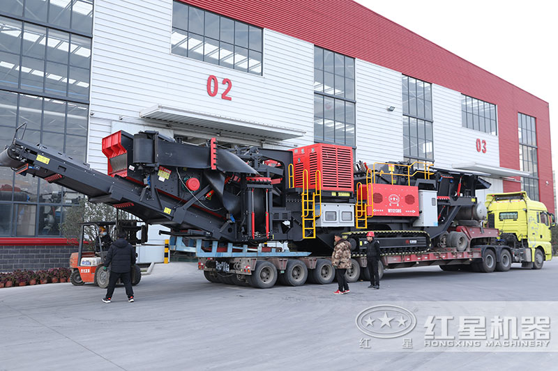 紅星機器廠家為客戶送去建筑垃圾制砂機