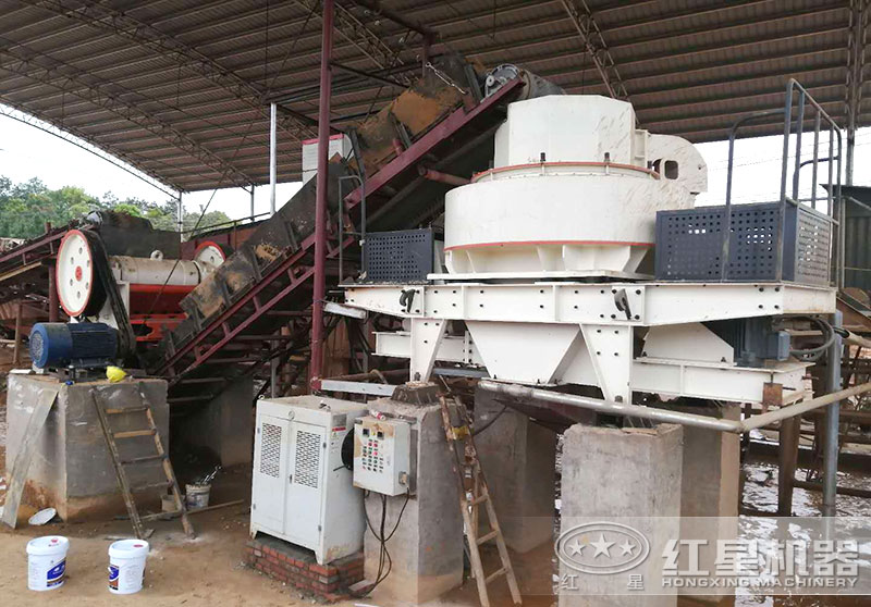 花崗巖制砂用什么設(shè)備好？全套打花崗巖的石子機器設(shè)備多少錢？