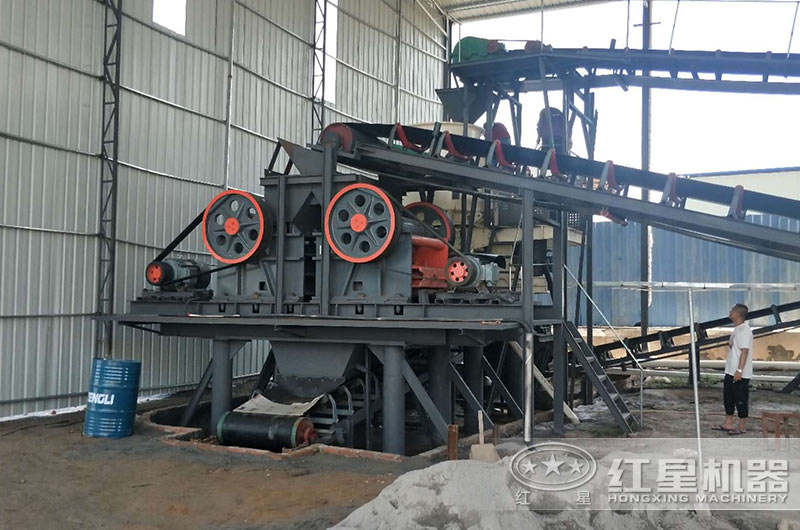 兩臺(tái)69鄂破作為一級(jí)破碎生產(chǎn)設(shè)備