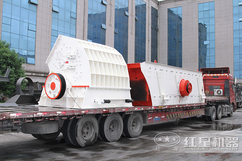 客戶訂購(gòu)一臺(tái)錘式破碎機(jī)，紅星機(jī)器物流配送上門