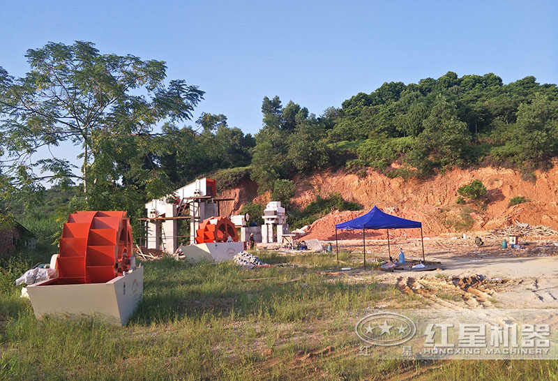 該洗沙場(chǎng)選用的是雙輪斗洗砂機(jī)