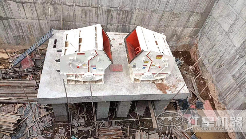 石料破碎生產(chǎn)線配置2臺反擊破