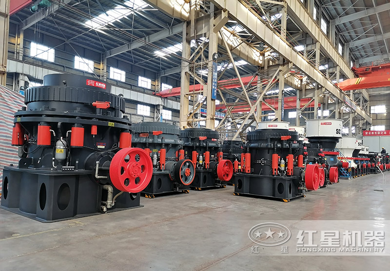 多款圓錐破碎機(jī)車間展示，不同類型價(jià)格不等