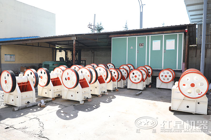 小型碎石機(jī)一天能破多少噸石子？能破硬度高的鵝卵石嗎?