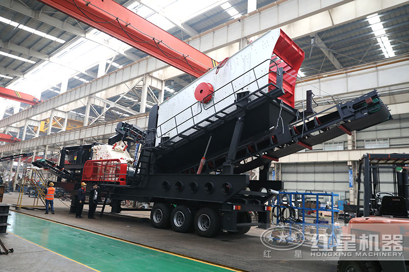 紅星機器移動石灰石粉碎機車間展示