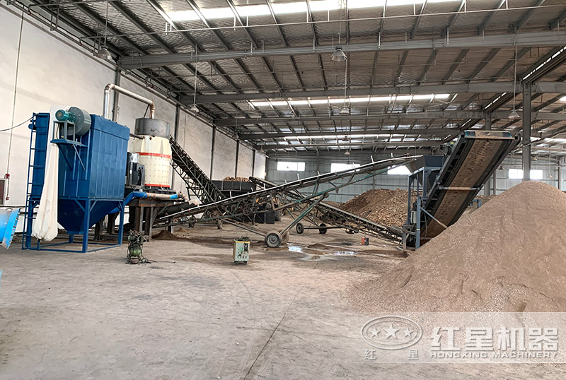 立式復(fù)合破碎機制砂現(xiàn)場