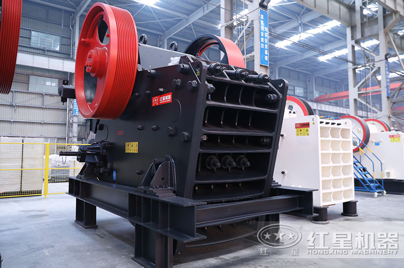 顎式碎石機(jī)圖片