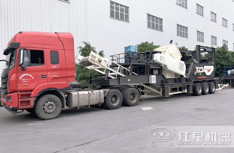 一臺小型移動破每小時(shí)能打多少噸石頭（帶視頻）