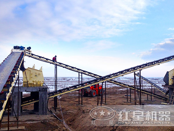 反擊式破碎機(jī)現(xiàn)場圖