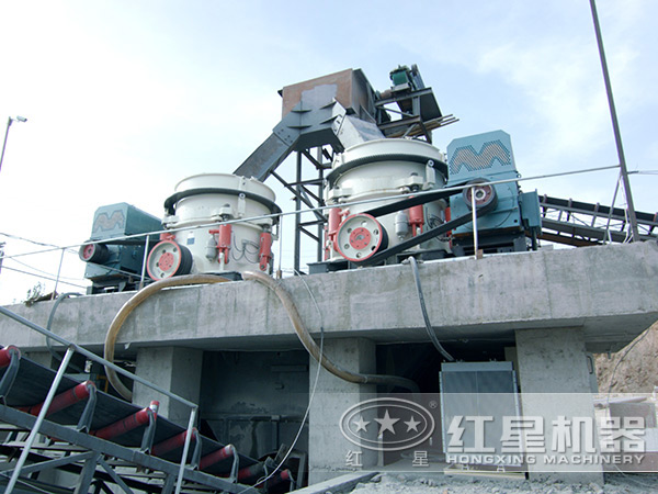圓錐破碎機(jī)作業(yè)現(xiàn)場