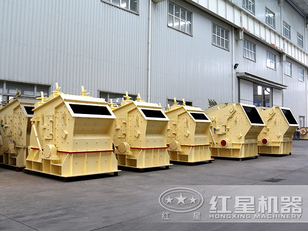 石灰石反擊式破碎機生產(chǎn)車間