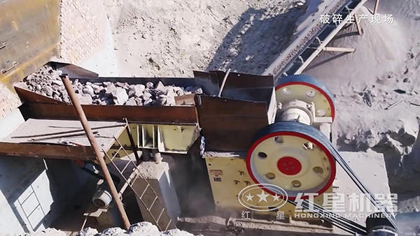 69顎式破碎機工作現(xiàn)場視頻細(xì)節(jié)實拍