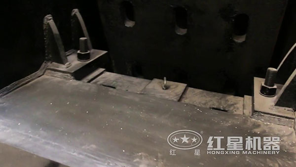 750顎式破碎機內(nèi)部結構圖