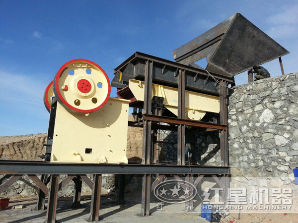 硅石破碎機(jī)生產(chǎn)現(xiàn)場(chǎng)