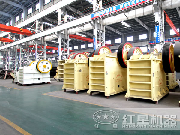 活性炭破碎機(jī)生產(chǎn)車間實拍