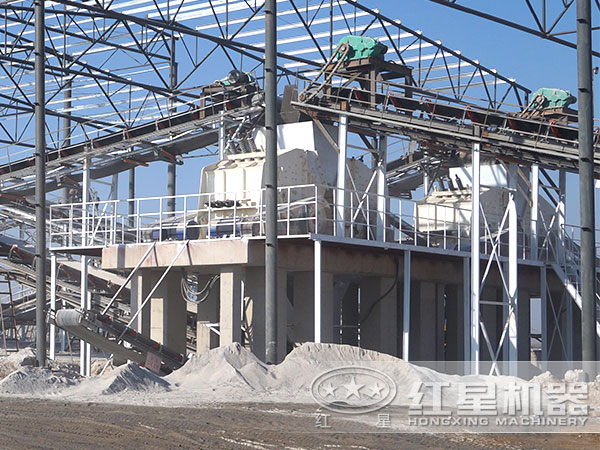 反擊式破碎機(jī)工作現(xiàn)場(chǎng)實(shí)拍