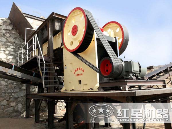 9001200顎式破碎機(jī)現(xiàn)場實(shí)拍