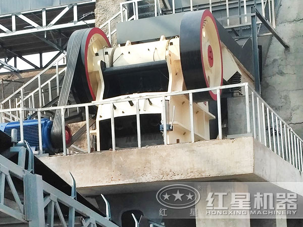 鄂式破石機現(xiàn)場實拍