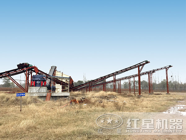 時(shí)產(chǎn)200噸石灰石破碎生產(chǎn)現(xiàn)場(chǎng)