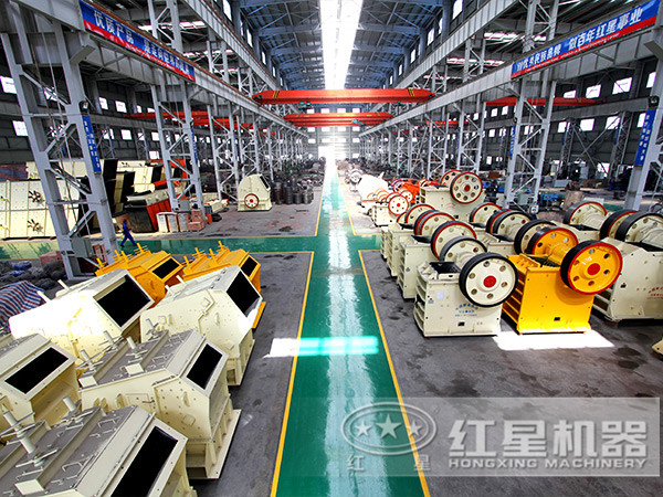 紅星時(shí)產(chǎn)200噸石灰石破碎設(shè)備生產(chǎn)車間