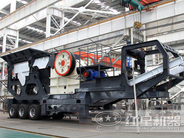 時(shí)產(chǎn)300噸柴油發(fā)電流動(dòng)磕石機(jī)