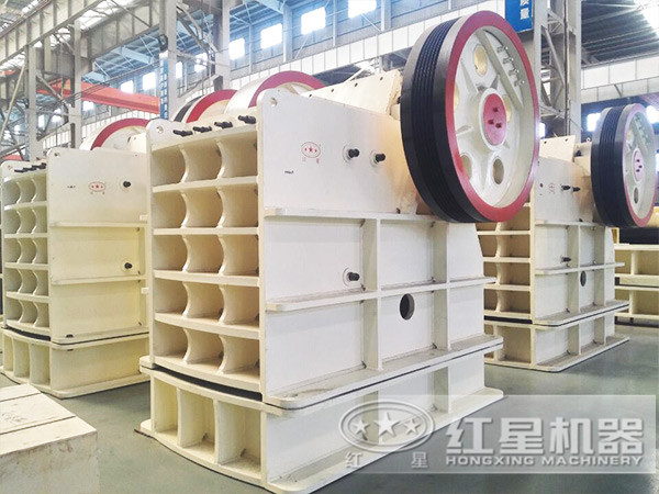 粗碎設備——顎式破碎機生產(chǎn)車間