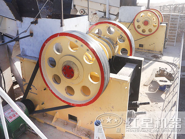 玄武巖破碎機工作現(xiàn)場