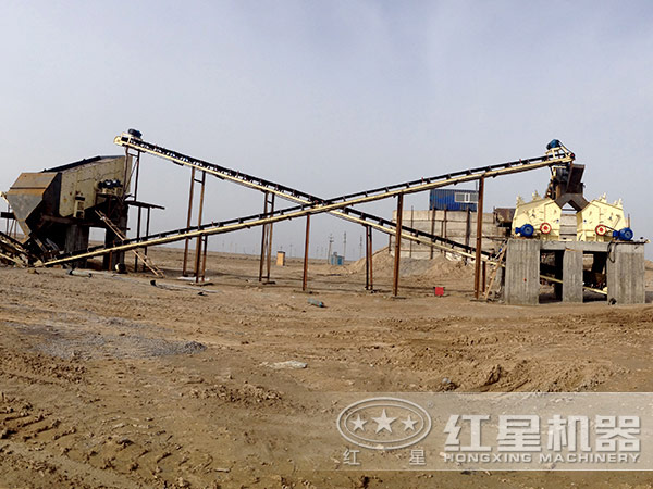 反擊式破碎機工作現(xiàn)場