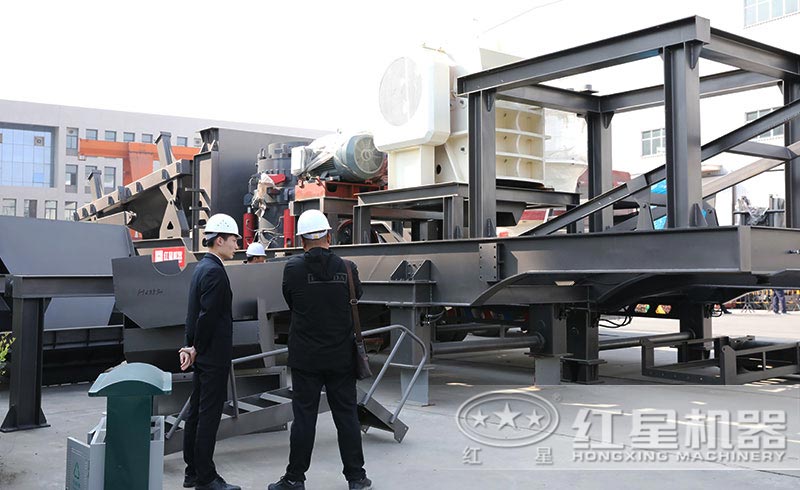 客戶參觀流動碎石機