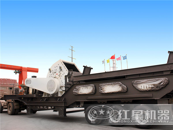 移動(dòng)破碎機(jī)，搭載反擊式破碎機(jī)