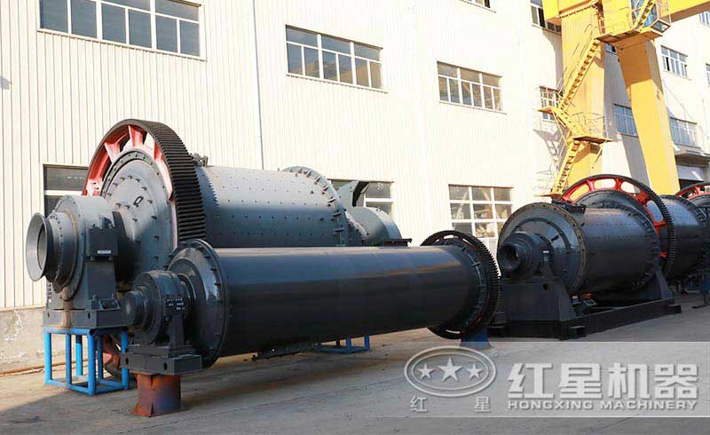 不同型號的球磨機(jī)廠區(qū)實(shí)拍