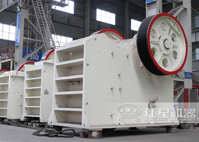 鄂式破石機(jī)車間實(shí)拍