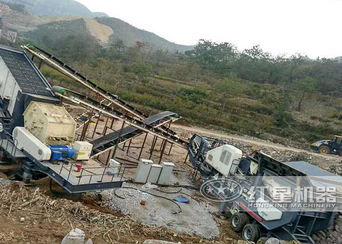 鄂式破石機(jī)工作現(xiàn)場